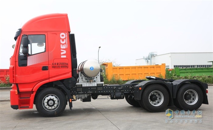 紅巖杰獅C6 LNG港口牽引車(chē)高效出勤