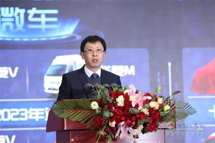 福田汽車副總裁、時代事業(yè)部總裁王術海做題為《乘勢再發(fā)力 挺進50萬》的報告