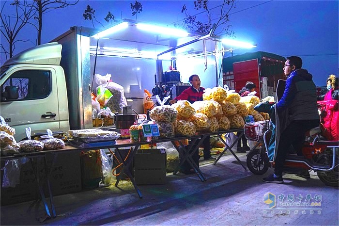 有福田祥菱微卡，晚上在夜市賣貨也很方便