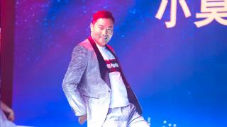 小莫哥：布鞋一蹬，誰與爭(zhēng)鋒，褲子一提，天下無敵