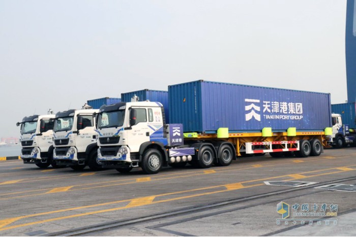 25臺(tái)無人駕駛電動(dòng)集卡全部由中國重汽提供
