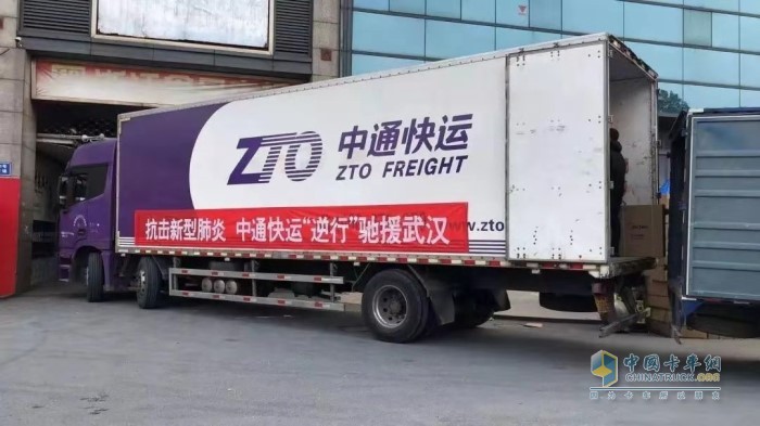 配裝?？祫?dòng)力的歐曼重卡助力中通快運(yùn)馳援武漢