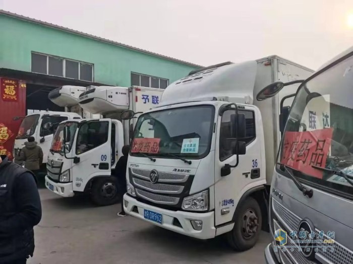 配裝?？祫?dòng)力的歐馬可輕卡運(yùn)送藥品及物資馳援武漢