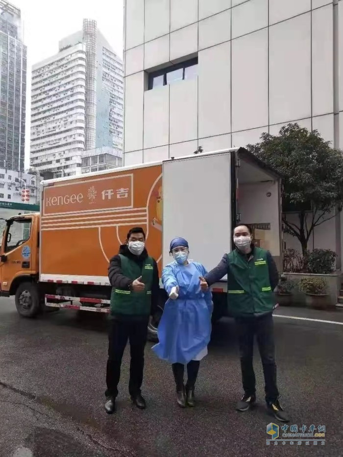 配裝福康動(dòng)力的奧鈴輕卡保證武漢市內(nèi)醫(yī)用物資運(yùn)輸