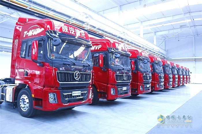 陜汽重卡對運輸賑災(zāi)車輛實行24小時無條件外出服務(wù)，費用全免