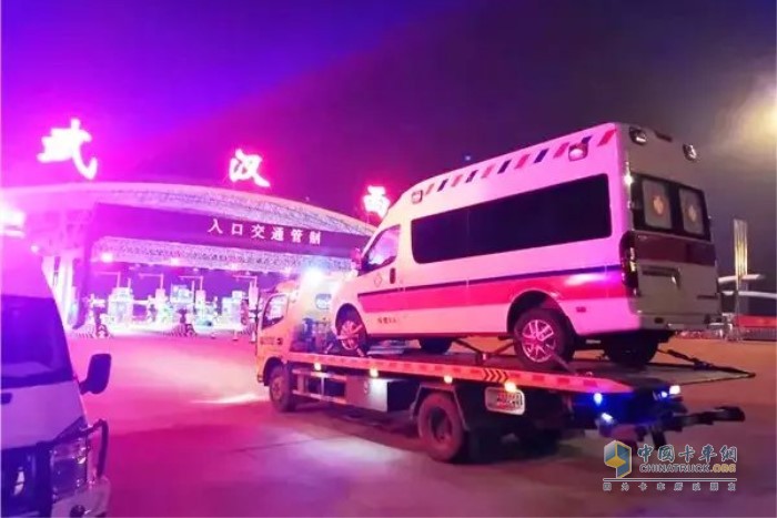 東風(fēng)御風(fēng)監(jiān)護型救護車成功送達協(xié)和武漢紅十字會醫(yī)院助力醫(yī)療救治能力提升