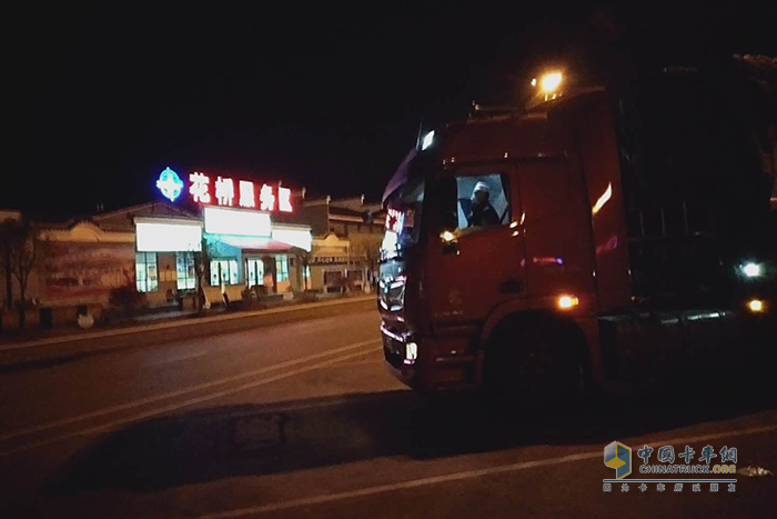 星夜馳騁，歐曼全速前進