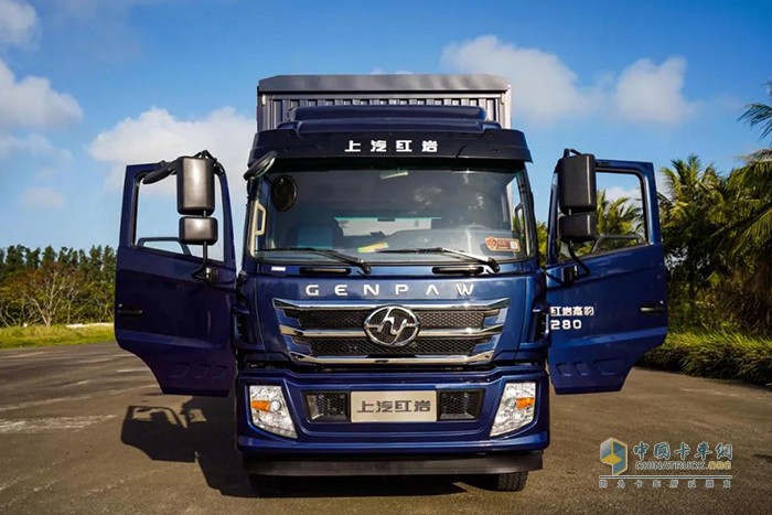 上汽紅巖杰豹4X2廂式貨車(chē)