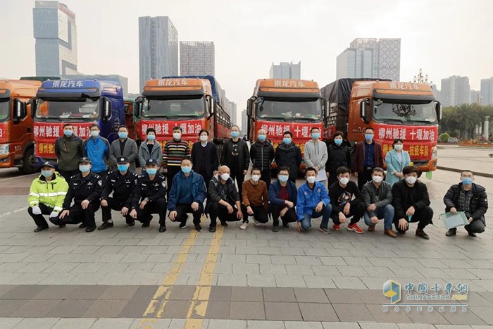 滿滿物資的乘龍汽車(chē)