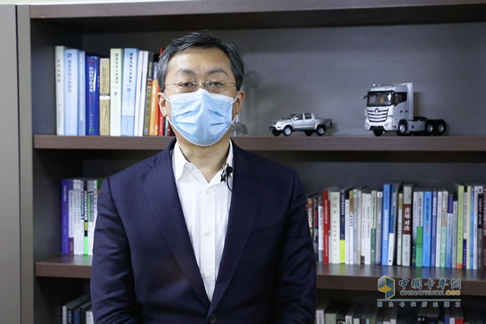 福田汽車集團黨委書記、總經(jīng)理鞏月瓊介紹為公路物流復(fù)工復(fù)產(chǎn)提供的相關(guān)支持