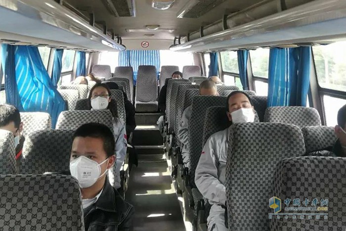 實名認證、掃碼上車;兩座一人，減少人員接觸