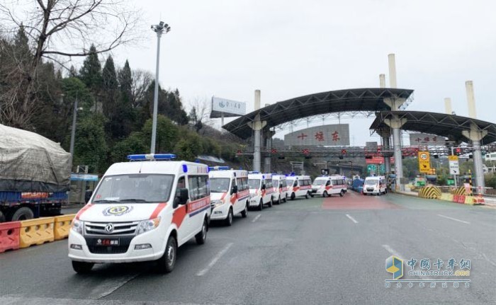 東風(fēng)御風(fēng)救護車在馳援湖北省武漢、荊州、咸寧、黃梅，以及新疆等地后，近日再次馳援湖北十堰抗“疫”一線