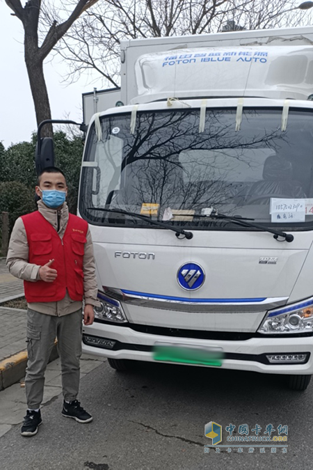 西安果時代物流老板楊磊：親自上陣帶領員工保障市民果蔬供應