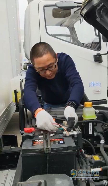重慶大腳丫新能源汽車負責人王大勇：主動沖鋒一線統(tǒng)籌車輛調度