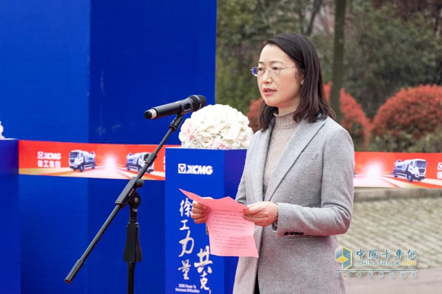 徐工電商公司總經(jīng)理張巖梅對徐工打造全球知名的電商交易和服務(wù)平臺表達(dá)了堅(jiān)定決心