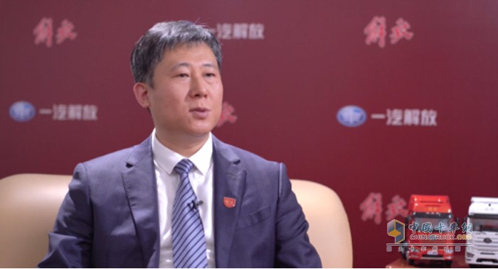 　(一汽解放汽車銷售有限公司副總經(jīng)理兼西部營(yíng)銷部部長(zhǎng)李玉峰解密萬輛榮耀)