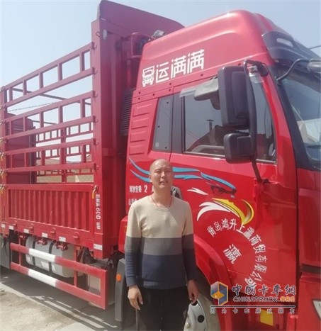 高明警與他的解放龍V定義車(chē)
