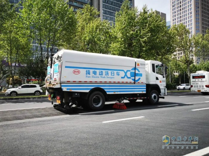 西安高新區(qū)加大純電動(dòng)環(huán)衛(wèi)車的投放運(yùn)營(yíng)