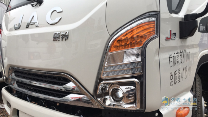 前霧燈、日間行車車燈、亮度和穿透力提升