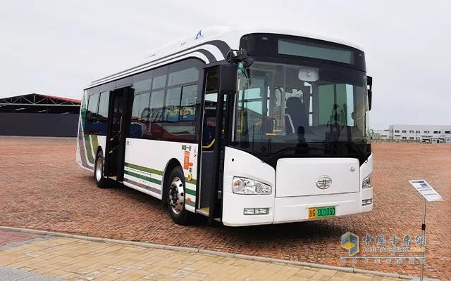 解放10.5米純電動公交客車
