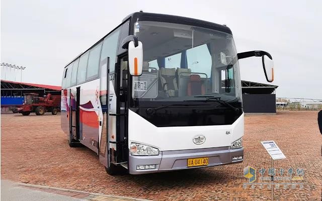 解放10.99米公路/團體客車