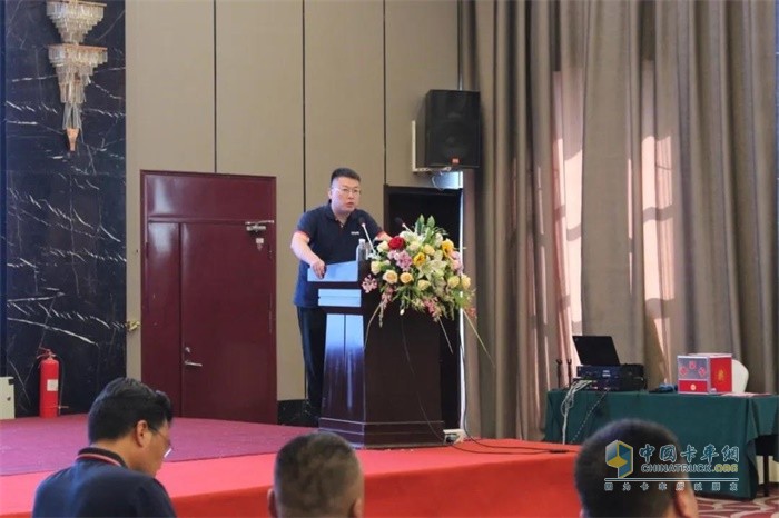 瑞沃營銷公司諸城銷售公司銷售部高級經(jīng)理籍英華進行福田小金剛培訓(xùn)