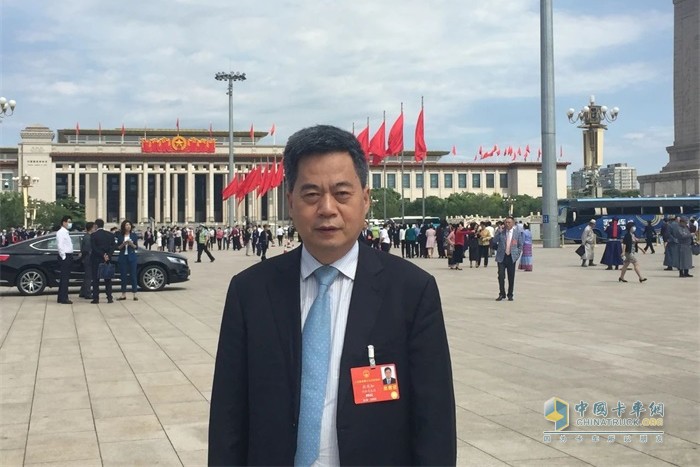 全國(guó)人大代表、華菱星馬汽車(chē)(集團(tuán))股份有限公司董事長(zhǎng)劉漢如
