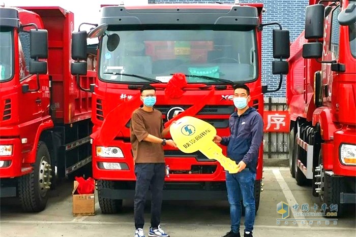 陜汽商用車(chē)軒德6系4×2自卸車(chē)交付