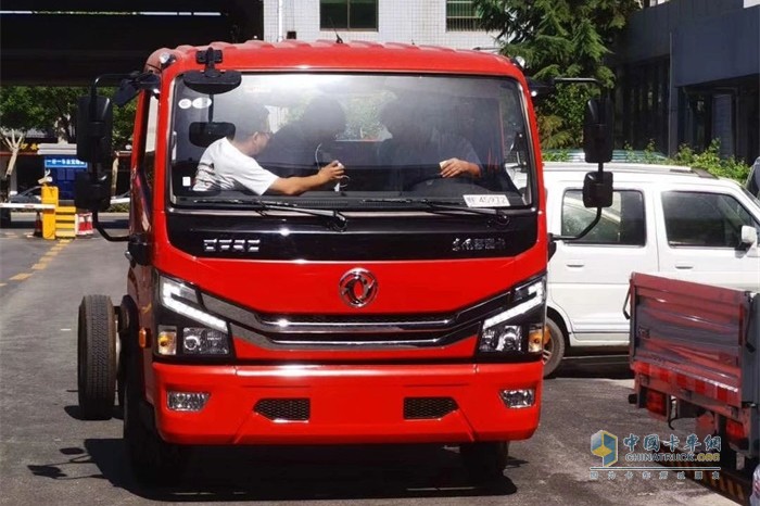 東風(fēng)輕型車(chē)
