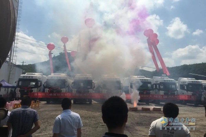 貴州區(qū)域大客戶(hù)批量交車(chē)儀式
