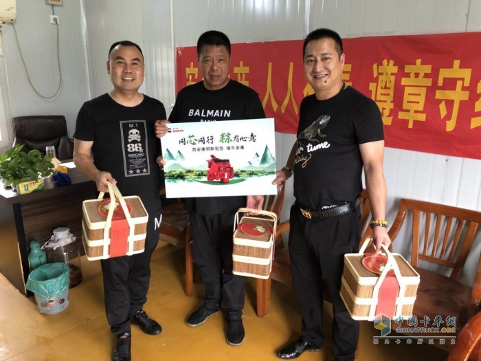 陜汽重卡杭州德鴻公司攜手杭州康鴻標(biāo)桿站聯(lián)合走訪區(qū)域頭部客戶