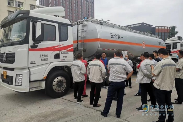 陜汽重卡可提供預約、交流培訓、上門服務、“一對一”服務等一系列個性化的服務解決方案