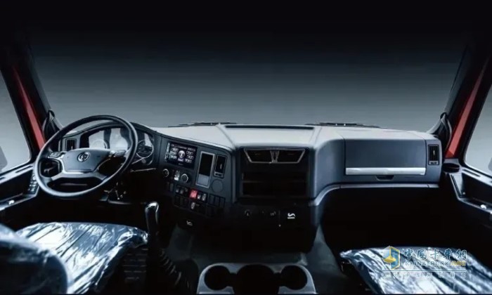 德龍X3000  6×4鉅惠版牽引車(chē)內(nèi)飾