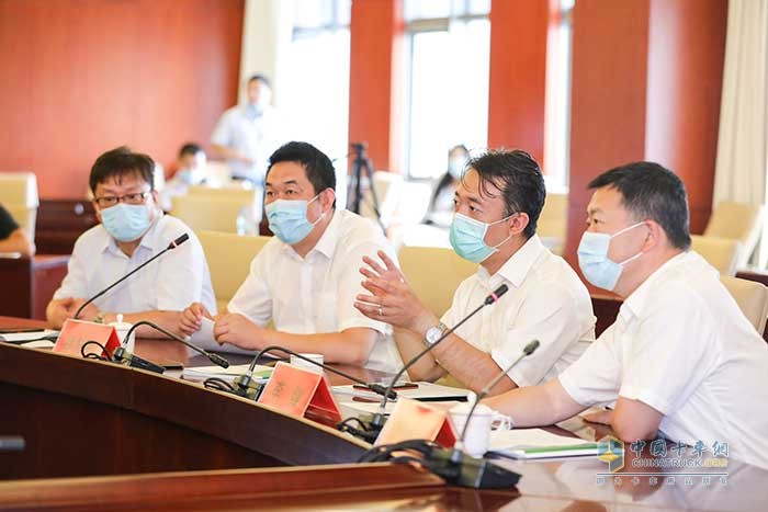 歐馬可消毒冷藏車交付現(xiàn)場舉行研討會(huì)