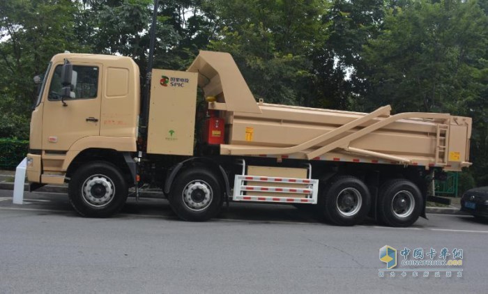 8×4充電版電動(dòng)自卸車