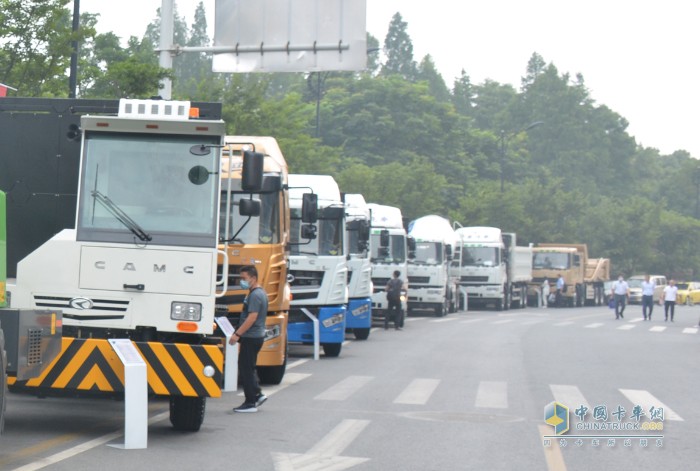 7月下旬，華菱星馬強(qiáng)勢(shì)推8款純電動(dòng)(換電)車型
