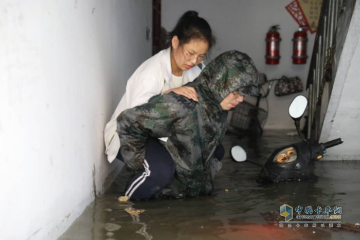 江淮輕卡鄂州永輝服務站救援現(xiàn)場