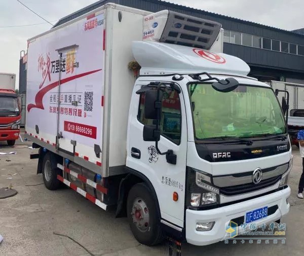 沈陽客戶駕駛東風凱普特跨越南北7座城市行程14000里，成功挑戰(zhàn)“萬里送鮮”，其可靠性、節(jié)油性、安全性再次得到驗證