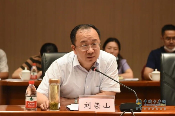 十堰市委常委、常務(wù)副市長劉榮山