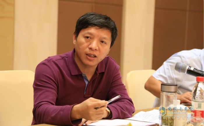 江淮汽車集團(tuán)股份有限公司副總經(jīng)理佘才榮介紹江淮輕卡4.0時代內(nèi)容