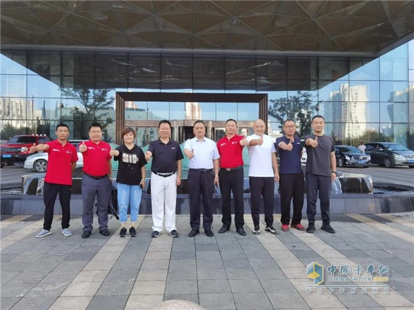 龍蟠石俊峰一行赴山東進行市場調研