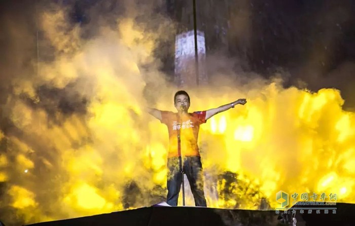 卡友演唱《平凡之路》，唱出心中的“愛(ài)”