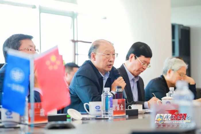 中國汽車工程學(xué)會理事長、中國工程院院士李駿