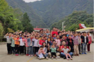 秦嶺南麓有座崇家小學(xué)，還有沃爾沃卡車“圖書館計(jì)劃”