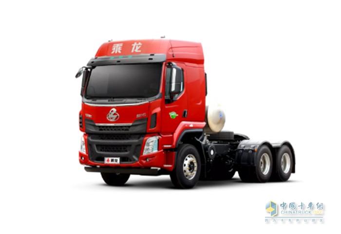 搭載新YCK11N 的乘龍H5天然氣牽引車(chē)