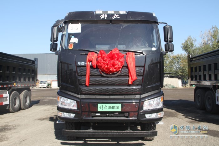 解放純電動(dòng)J6P 8×4自卸車(chē)