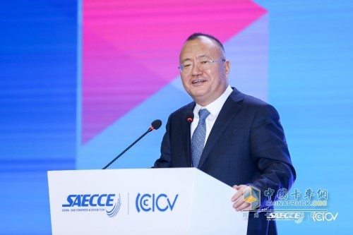 論壇主席、一汽解放集團股份有限公司總經(jīng)理朱啟昕做開場致辭