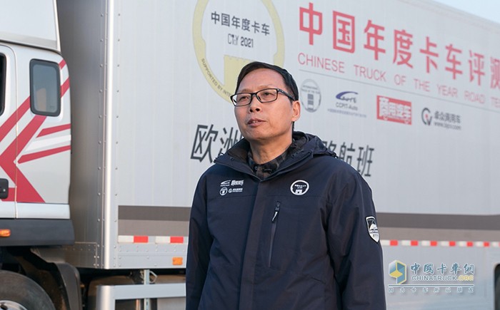 2021中國(guó)年度卡車評(píng)委會(huì)專家評(píng)委、《商用汽車》雜志總編輯肖獻(xiàn)法