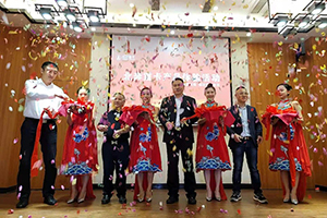 北奔重卡經(jīng)銷商重慶勇強商貿(mào)有限公司舉行開業(yè)慶典并舉行產(chǎn)品推介活動