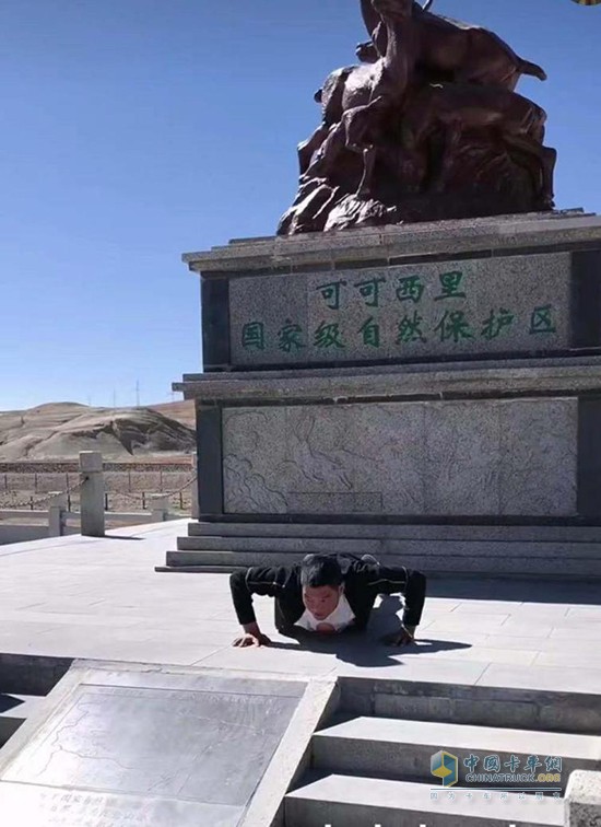走上昆侖山可可西里，竇向永做幾個(gè)俯臥撐看看身體素質(zhì)